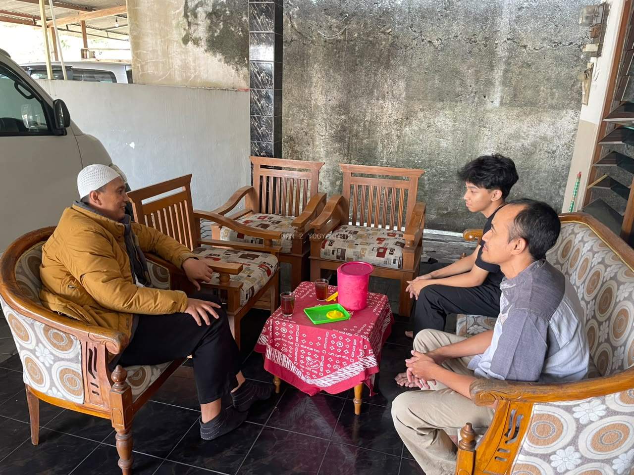 Mengetuk Pintu Kepedulian, Home Visit MAN 2 Yogyakarta Rajut Harmoni Sekolah dan Keluarga