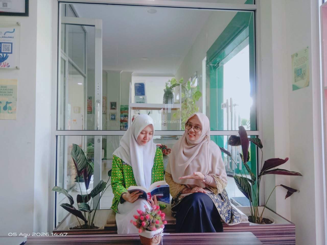  Kegiatan Literasi baca Balik Cerita di Perpustakaan MAN 2 Yogyakarta, Empati Tumbuh Lewat Buku, Wafda Imala Petik Pelajaran Berharga dari Novel Orang-Orang Proyek 