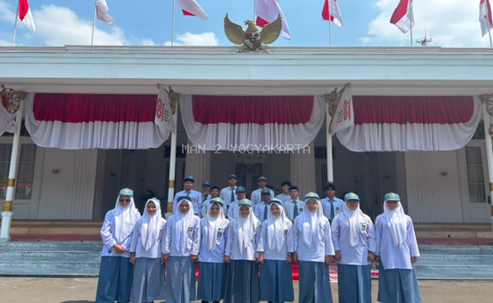 Gladi Bersih Upacara HUT ke-81 RI di Gedung Agung: Murid Man 2 Yogyakarta Siap Berpartisipasi