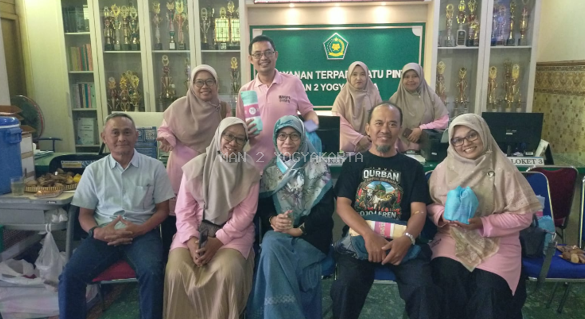 Setetes Darah Pengabdian: Dua Pensiunan Guru Kembali ke MAN 2 Yogyakarta di Milad ke-76
